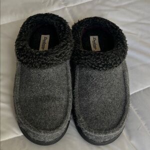Dearfoams Men’s Gray Fuzzy Slippers